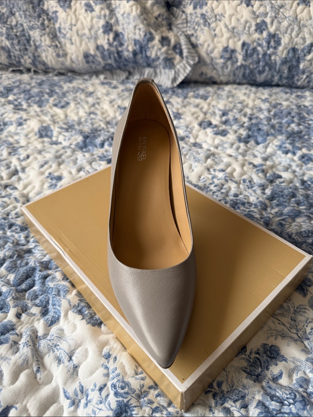 Michael Kors Women's Pointed Toe Pump in Light Gray Leather